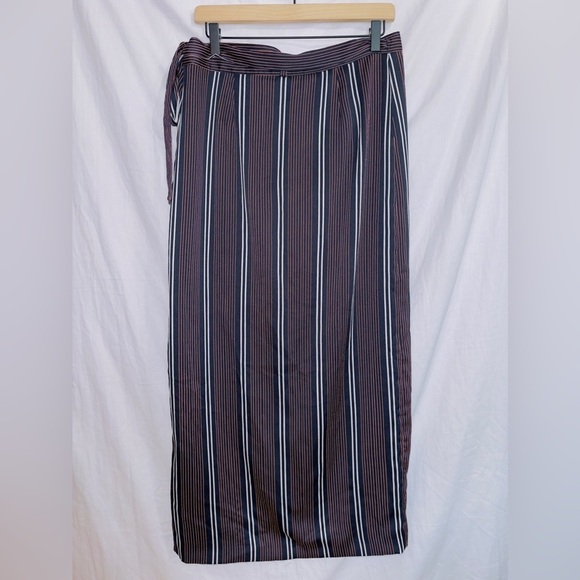 Banana Republic High Waisted Striped Midi Wrap Skirt size 4 - Picture 5 of 5